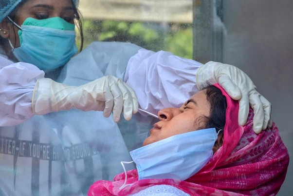 Bus Passenger Died On The Road Sent Out The Patient From Bus Due To Coughing, బస్సులో దగ్గుతున్న వ్యక్తిని కిందికి దింపేశారు. అంతలోనే..